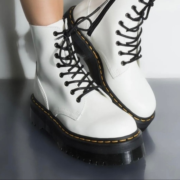 DR. MARTENS JADON SMOOTH LEATHER PLATFORM BOOTS WHITE SZ-9 .US/41 .EU PRE-OWNED